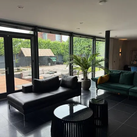 Detached With Garden Oasis *
