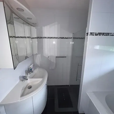 Detached With Garden Oasis 빌라 Bergschenhoek