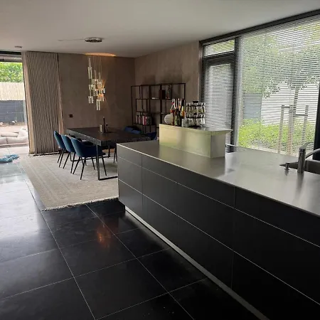 빌라 Detached With Garden Oasis Bergschenhoek