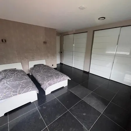 Detached With Garden Oasis Villa *